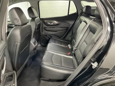 Used 2024 GMC Terrain SLT image 12
