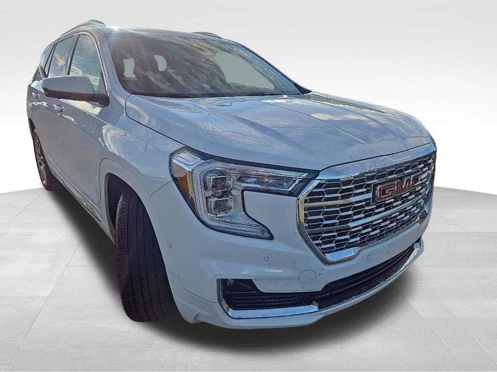 Certified 2024 GMC Terrain Denali w/ Denali Premium Package AWD/4WD image 7