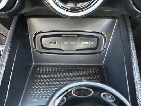 Used 2022 Hyundai Venue Limited image 30