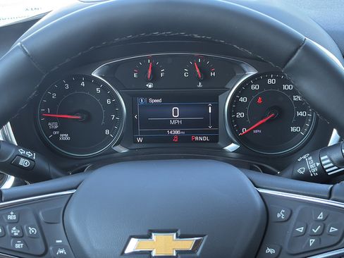 Used 2023 Chevrolet Equinox LT FWD image 19