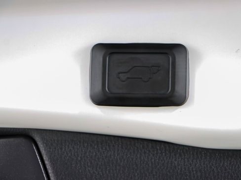 Used 2023 Toyota RAV4 XLE Premium FWD image 30