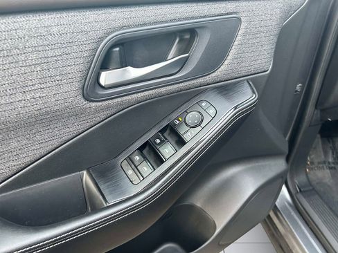 Used 2022 Nissan Rogue SV image 18