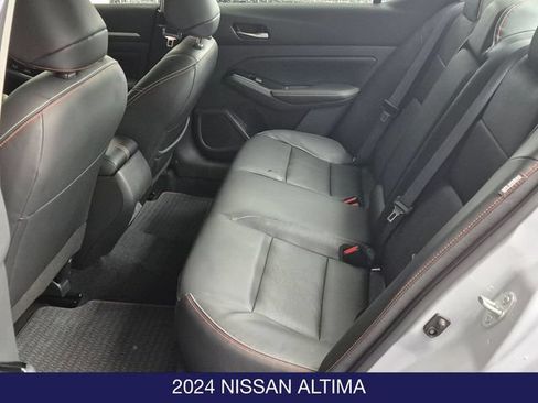 Used 2024 Nissan Altima 2.5 SR w/ SR Premium Package FWD image 14