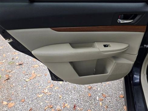 Used 2013 Subaru Outback 3.6R Limited w/ Moonroof Pkg image 31