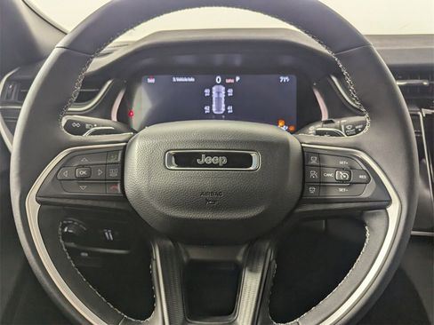 New 2025 Jeep Grand Cherokee Altitude image 16