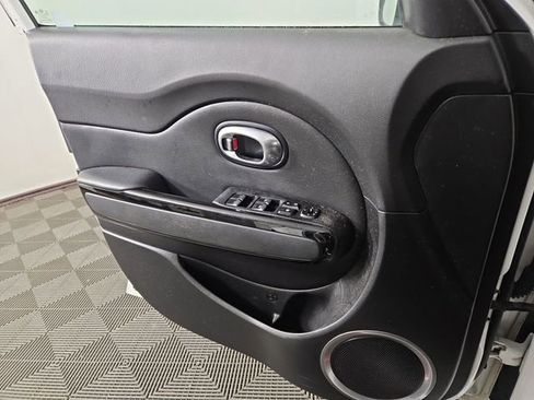 Used 2018 Kia Soul ! image 27