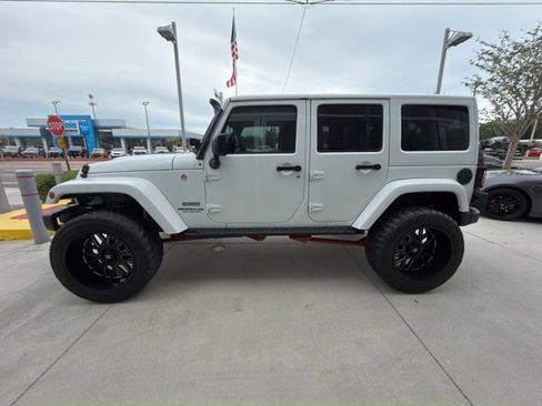 Used 2017 Jeep Wrangler Unlimited Rubicon AWD/4WD image 19