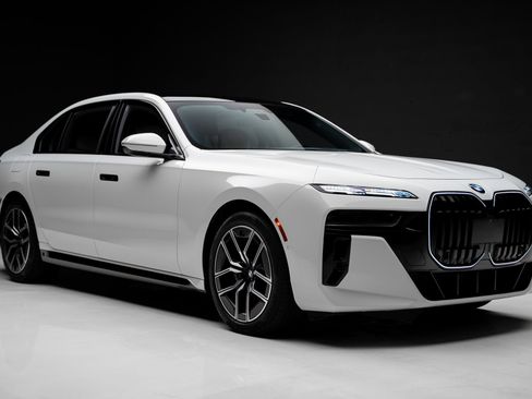 Used 2024 BMW 740i xDrive w/ Executive Package AWD/4WD image 85