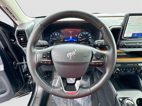 Used 2023 Ford Bronco Sport Badlands image 11