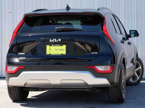 Used 2023 Kia Niro EX image 4