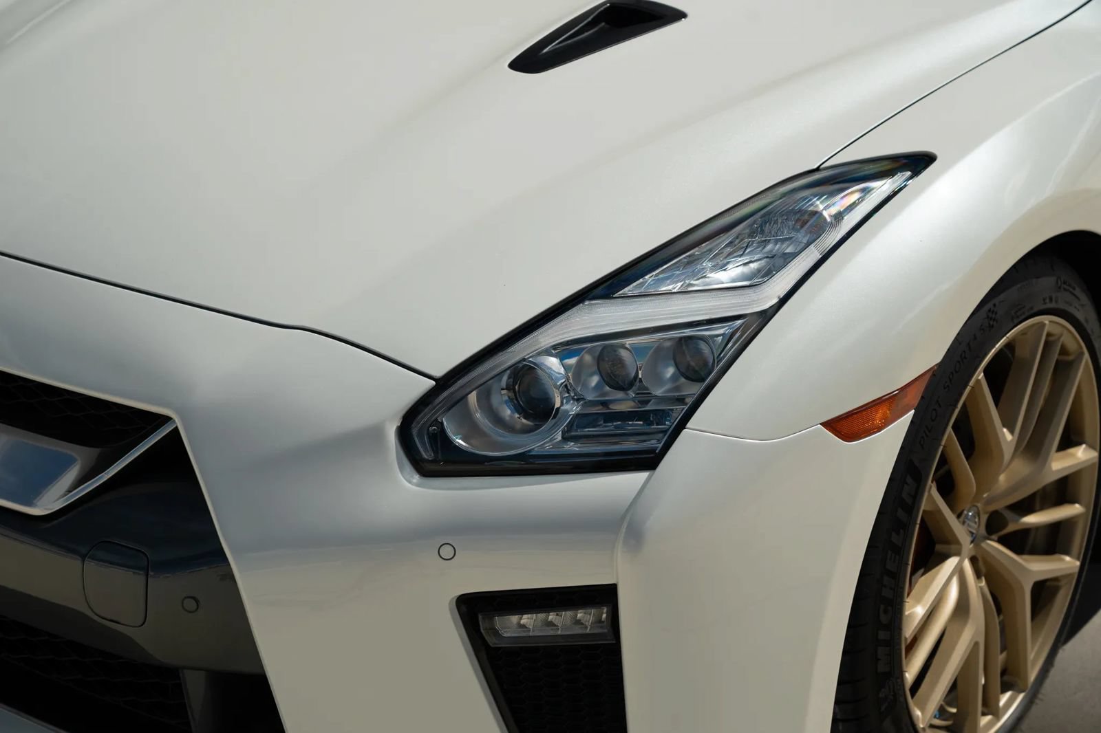 Used 2017 Nissan GT-R Premium w/ Premium Interior Package AWD/4WD image 76