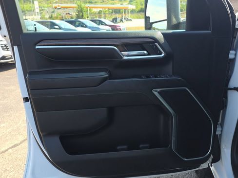 Used 2024 Chevrolet Silverado 3500 LT AWD/4WD image 13
