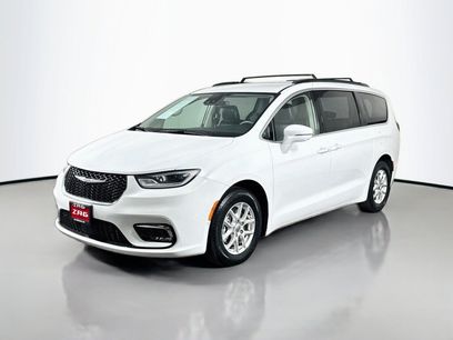 Used 2022 Chrysler Pacifica Touring-L w/ Uconnect Theater Family Group