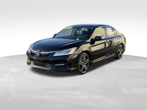 Used 2016 Honda Accord Touring image 3
