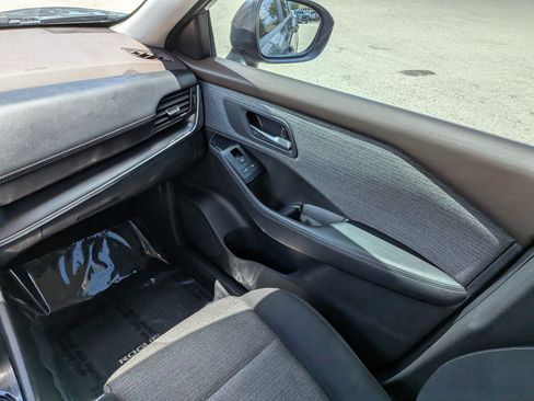 Used 2023 Nissan Rogue SV FWD image 18