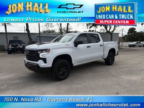Used 2024 Chevrolet Silverado 1500 LT Trail Boss w/ Convenience Package II image 2