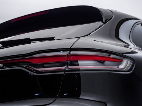 Certified 2025 Porsche Macan image 13