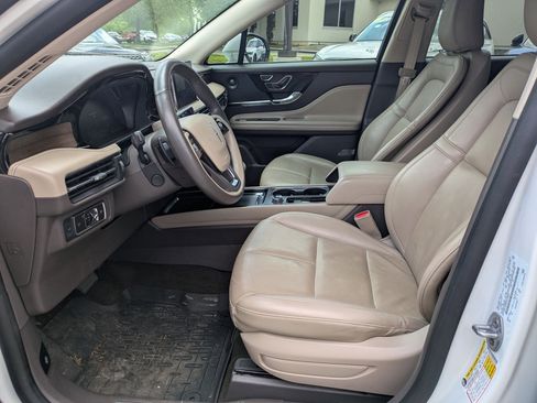 Used 2022 Lincoln Corsair Reserve w/ Luxury Package image 9