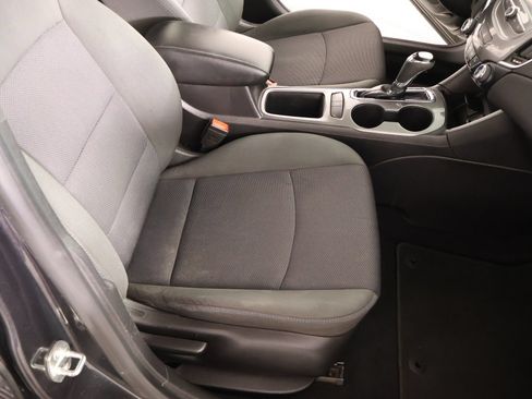 Used 2017 Chevrolet Cruze LT w/ Convenience Package FWD image 13
