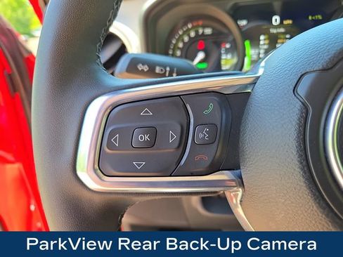Used 2025 Jeep Wrangler Unlimited Sahara AWD/4WD image 7