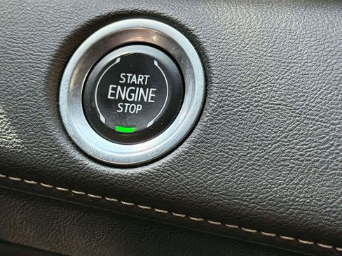 Used 2023 Cadillac Escalade ESV Premium Luxury AWD/4WD image 29