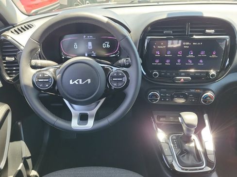 Used 2024 Kia Soul EX FWD image 4