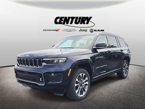 Used 2024 Jeep Grand Cherokee L Overland w/ Trailer Tow Package AWD/4WD image 8