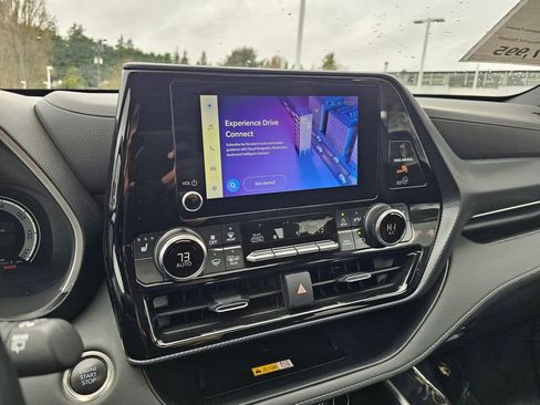 Certified 2025 Toyota Highlander XSE image 30