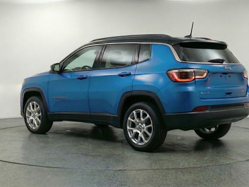 Used 2025 Jeep Compass Limited image 6