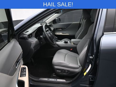 Certified 2024 Toyota Venza XLE image 9