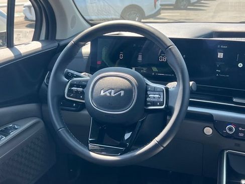 Certified 2026 Kia Carnival FWD image 14