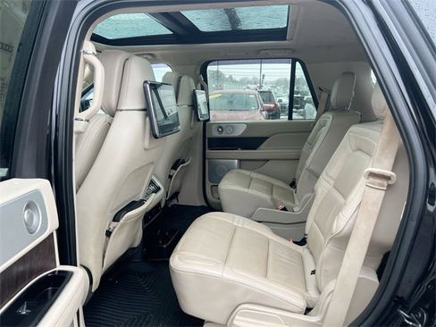 Used 2019 Lincoln Navigator Reserve image 25