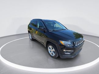 Used 2018 Jeep Compass Latitude FWD video 2