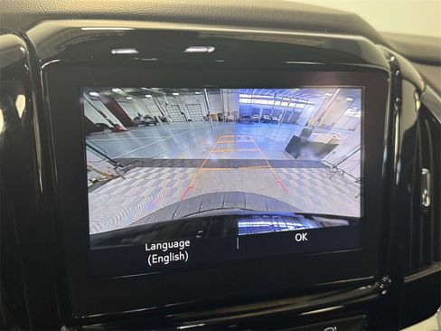 Used 2020 Chevrolet Traverse LT w/ Driver Confidence II Package image 24