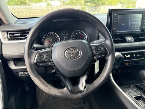 Certified 2022 Toyota RAV4 LE FWD image 11