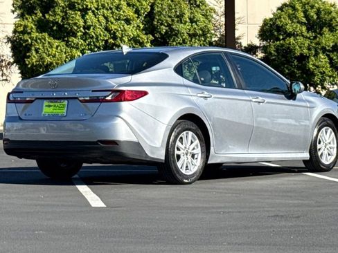Used 2025 Toyota Camry LE image 10