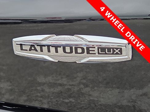 Used 2024 Jeep Compass Latitude AWD/4WD image 8