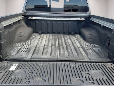 Used 2024 Nissan Frontier SL w/ Technology Package RWD image 8