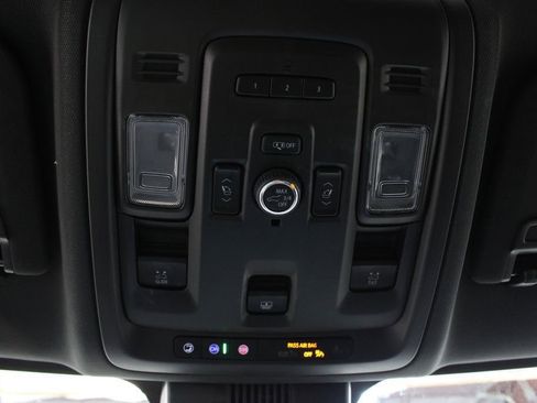Used 2024 GMC Yukon AT4 AWD/4WD image 7