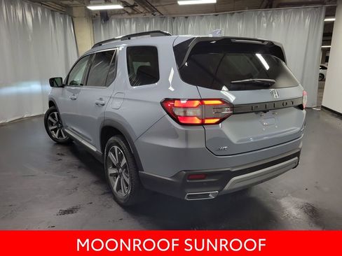 Used 2023 Honda Pilot Touring image 6