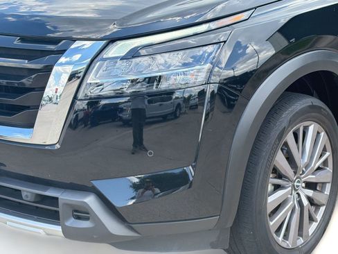 Used 2023 Nissan Pathfinder SL w/ SL Premium Package FWD image 11