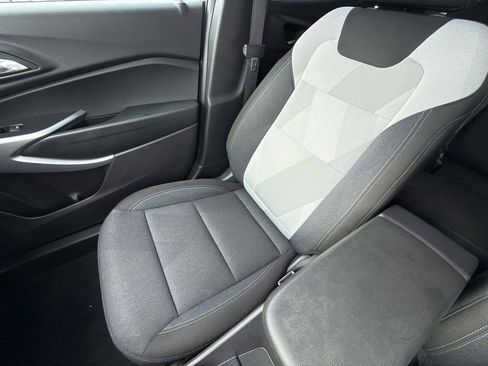 Certified 2025 Chevrolet Trax LS image 24