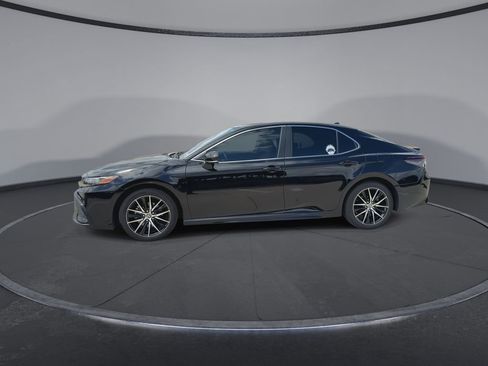 Used 2022 Toyota Camry SE w/ Convenience Package image 5