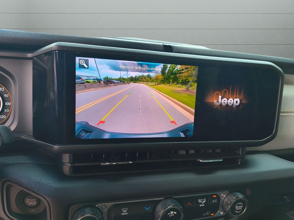 Used 2024 Jeep Gladiator Sport AWD/4WD image 17