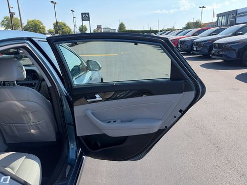 Used 2016 Hyundai Sonata Limited w/ Option Group 02 FWD image 15