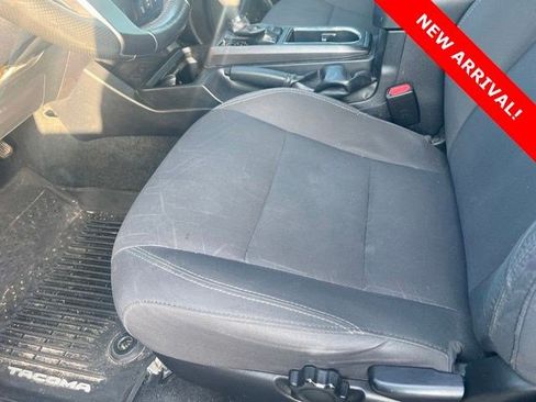 Used 2019 Toyota Tacoma TRD Off-Road AWD/4WD image 6