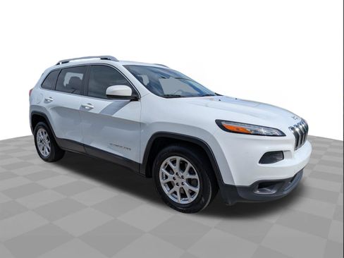 Used 2015 Jeep Cherokee Latitude FWD image 2