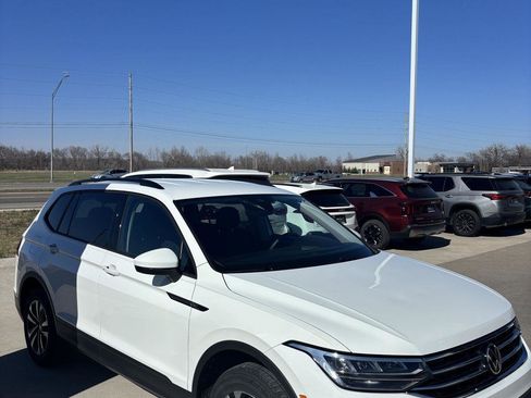Used 2022 Volkswagen Tiguan S image 1