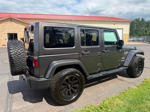 Used 2017 Jeep Wrangler Unlimited Sahara w/ Dual Top Group AWD/4WD image 3