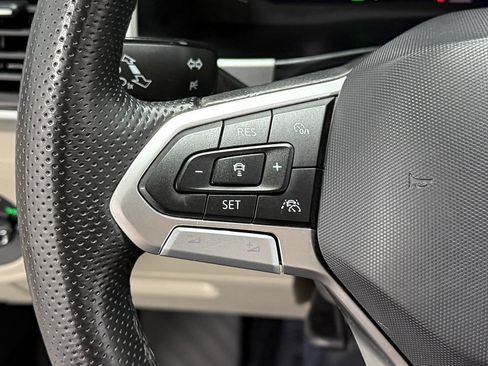 Used 2023 Volkswagen Atlas SEL R-Line AWD/4WD image 19